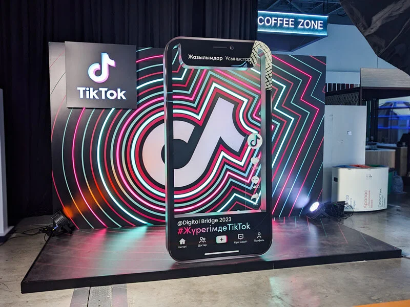 Фотозона TikTok для мероприятий в Астане