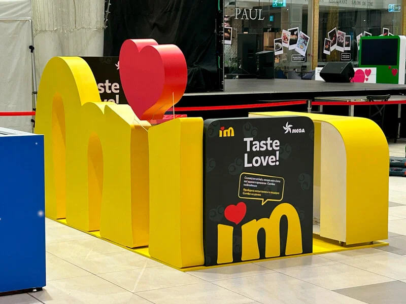 Яркая фотозона Taste Love в ТРЦ MEGA