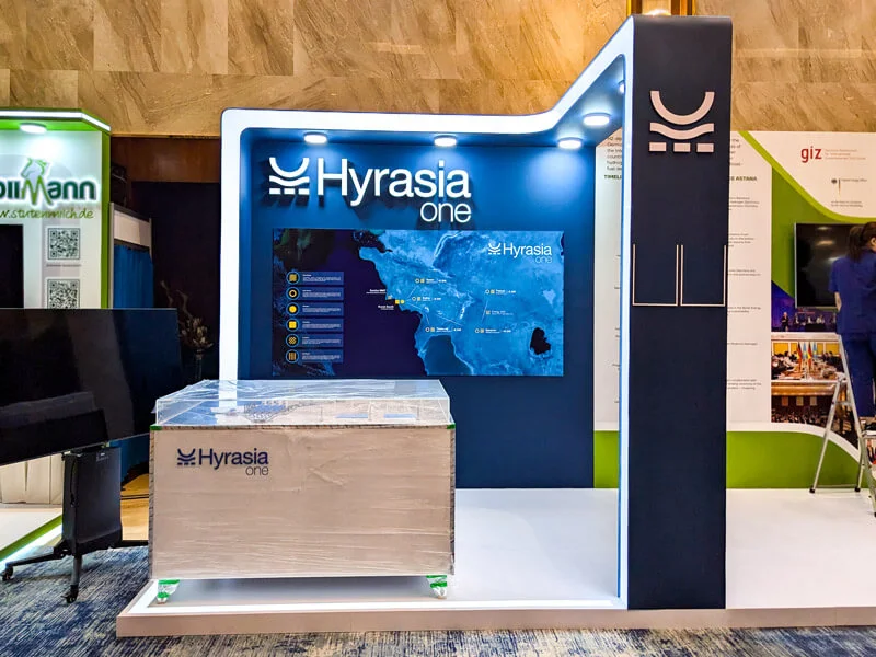 Стенд компании Hyrasia с LED-подсветкой на выставке