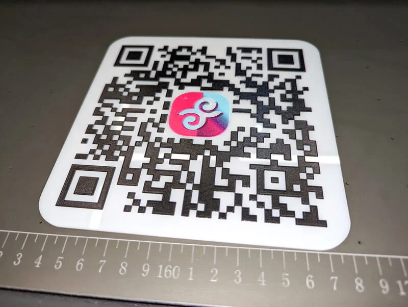 Объемная УФ-печать QR-кода на акриле Forte Bank