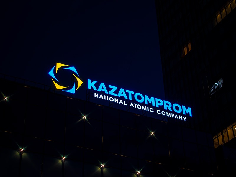 Крышная световая вывеска Казатомпром